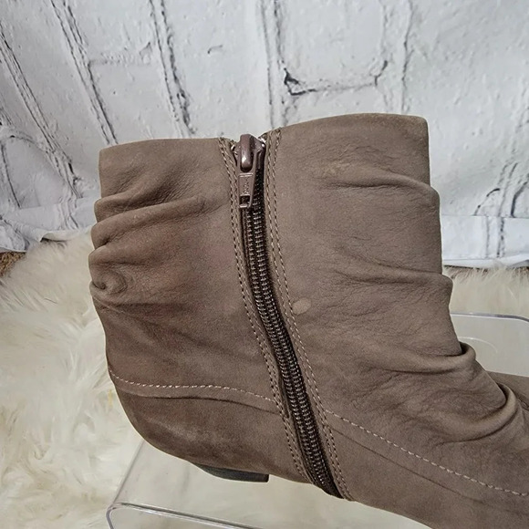 Cobb Hill Womens 9.5 Tan Brown Short Heel Bootie Slouchy Ankle Boot Comfy Casual - Picture 2 of 11